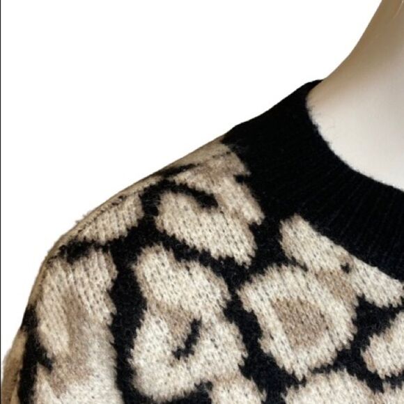 Vince Camuto NWT leopard/ cheetah animal print crew neck sweater size M - Picture 13 of 16